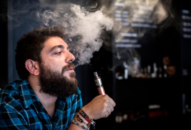 Gizmodo's tweet photo. RT @wellfactually The Oxford Dictionaries 2014 word of the year is 'vape' http://t.co/3lqy2KXQcs http://t.co/nUldXvMQ3A