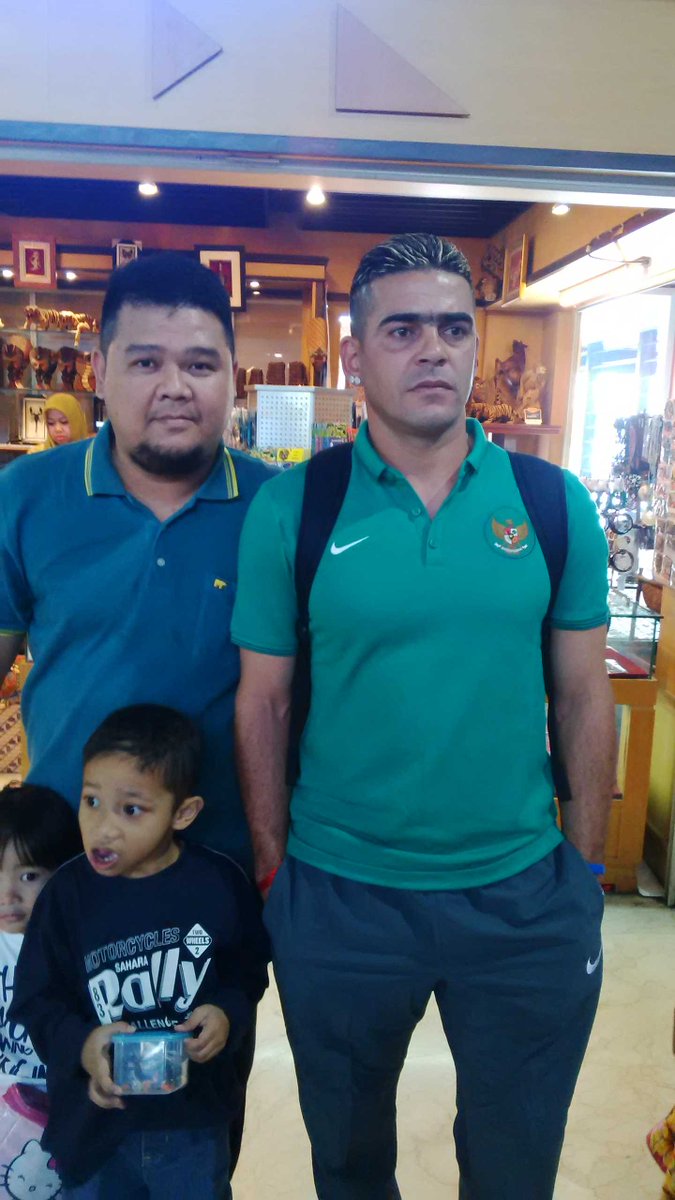 fai_65's tweet photo. ayo dukung TimNas di AFF 2014 http://t.co/p9ZLiUfae6