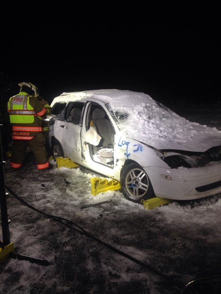 PatchinFire's tweet image. Mutual aid auto-extrication drill with a few members of boston and Armors very own @MarianaZdjelar