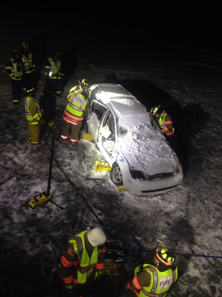 PatchinFire's tweet image. Mutual aid auto-extrication drill with a few members of boston and Armors very own @MarianaZdjelar