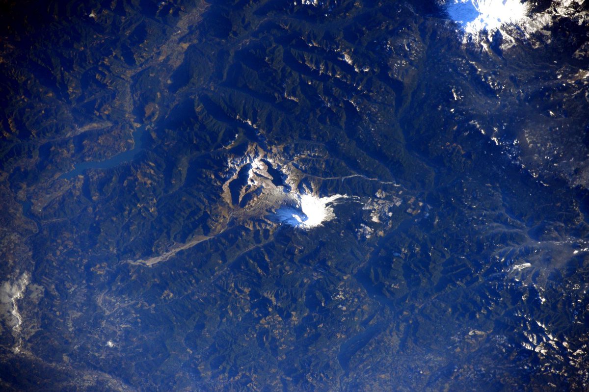 NASA_Astronauts's tweet photo. "Mount St. Helens from the #ISS"
-#AstroButch http://t.co/jwHCS1WXAE