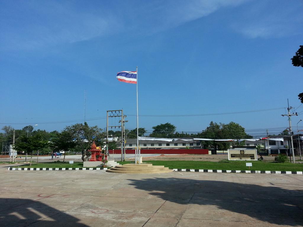somsakboon37's tweet photo. เพราะคำว่า..ตำรวจ.. เราจึงมิอาจหยุดยั้งได้ ทุกอย่าเพื่อ… ประชาชน ครับ สภ. ตาพระยา สระแก้ว http://t.co/jfZq39v2c1
