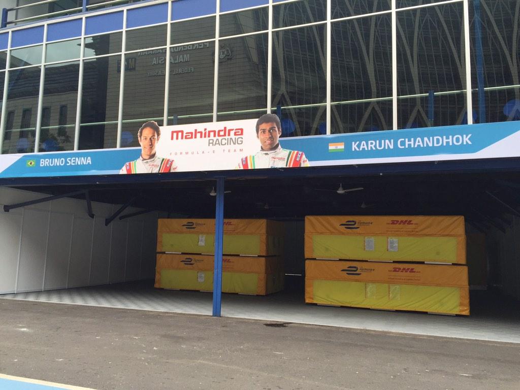 hazrin's tweet image. @karunchandhok your car is here 😄 Welcome to the #RinggitRing #FormulaE #FormulaePutrajaya #Putrajaya #Malaysia