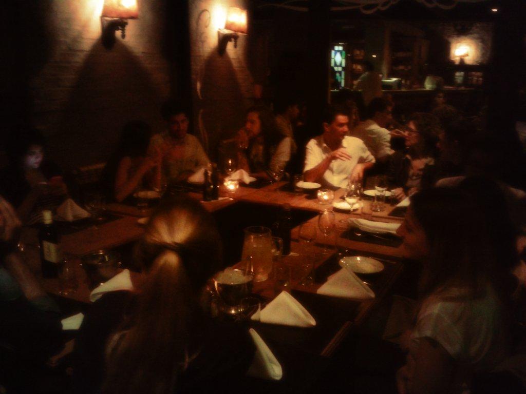 PechaKuchaMvdo's tweet photo. Terminamos la noche de las ideas en @62BARURUGUAY con todos los speakers #PKN10. http://t.co/qXfnoeYJk6