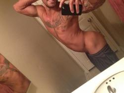 Thee_Legend_'s tweet photo. KISS MY ASS.... 😜😜😜😜😜

Give it a R.T,  an ill give you a kiss haha 😂 http://t.co/Je4lNdGx8e