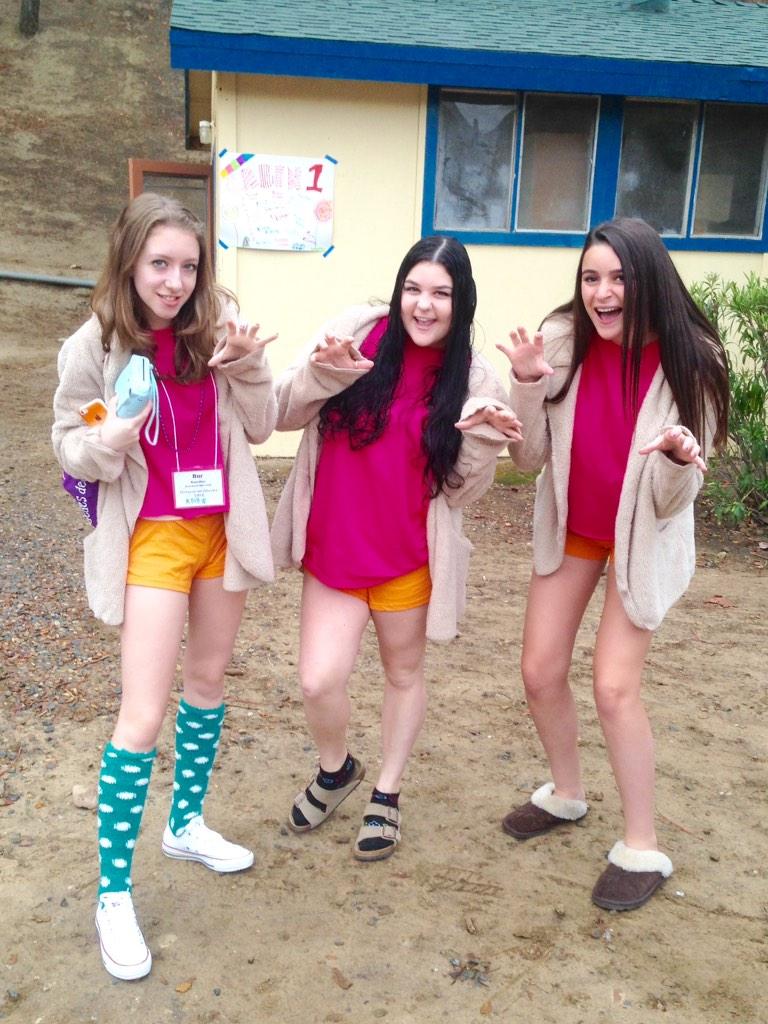 Madisonfayee's tweet photo. BillyBob and Pedro #bearjackets #botc2014 http://t.co/mTKzsuNSKV
