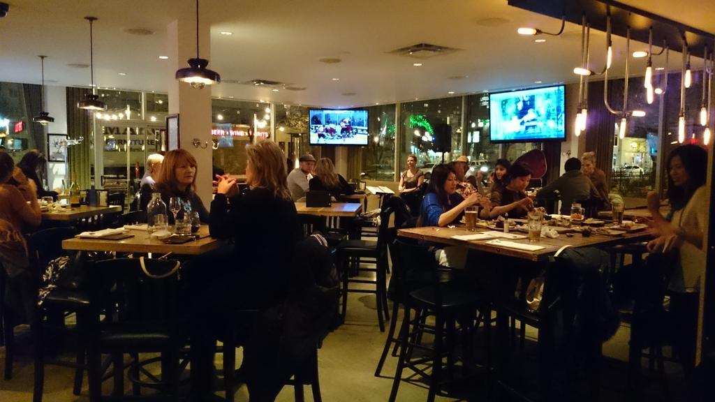 80thandIvy's tweet photo. Great night in the lounge with Angie and Aaron!  Still a couple of seats left.  #livemusic #yyc #oysters http://t.co/BuH3GyFynv