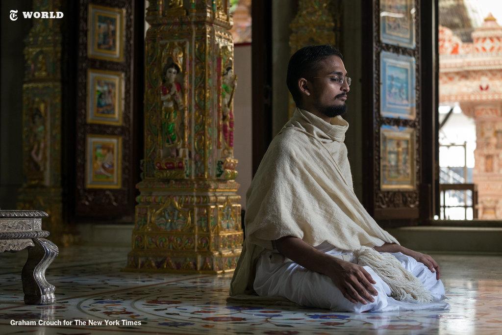 nytimesworld's tweet photo. Young Jain monk in Mumbai memorized and recited 500 items in order: http://t.co/VewJG3Awvu http://t.co/Kj9BhxmnIh