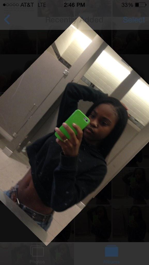 Shortyy_'s tweet photo. 🅱 👑 http://t.co/cDbhJGh1GS