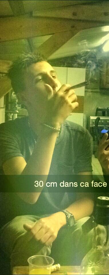 YannGunot's tweet photo. M'évader, mon passe temps préfèrer 
#weeeeeeeeed http://t.co/zR8TzspjN5