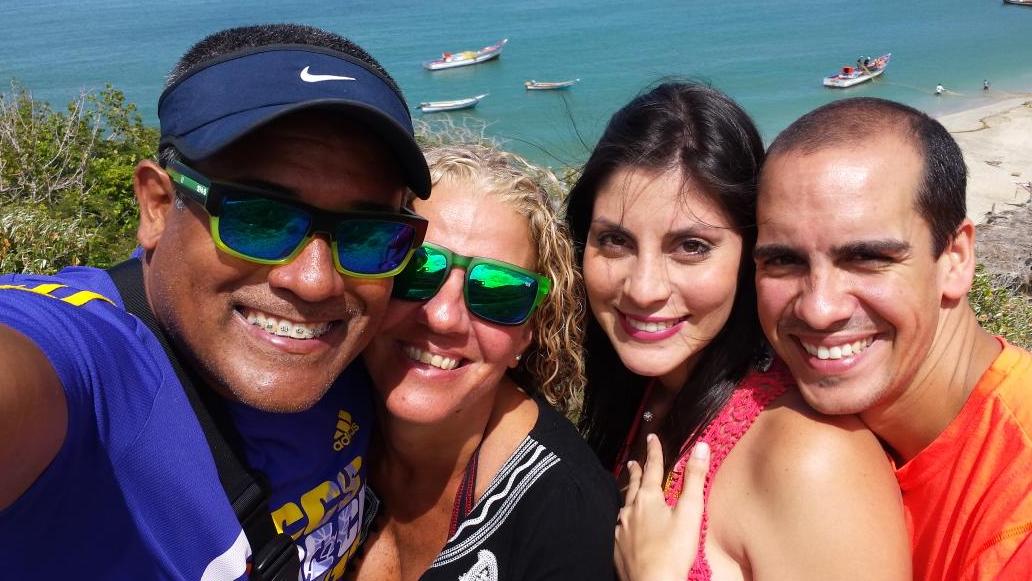 pataypedal's tweet photo. @ROJAS_LUISITO y @MariaGhinaglia del #TeamPatayPedal junto a @SJVG78 y @rosabbagh de @Fruzec en #IsladeMargarita http://t.co/GSncVR0m3x