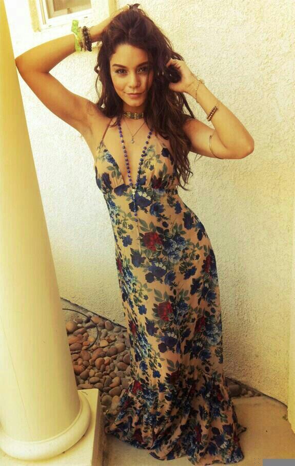 HottGirlzDaily's tweet photo. Vanessa Hudgens is a DIME http://t.co/ho6rw1sD8U