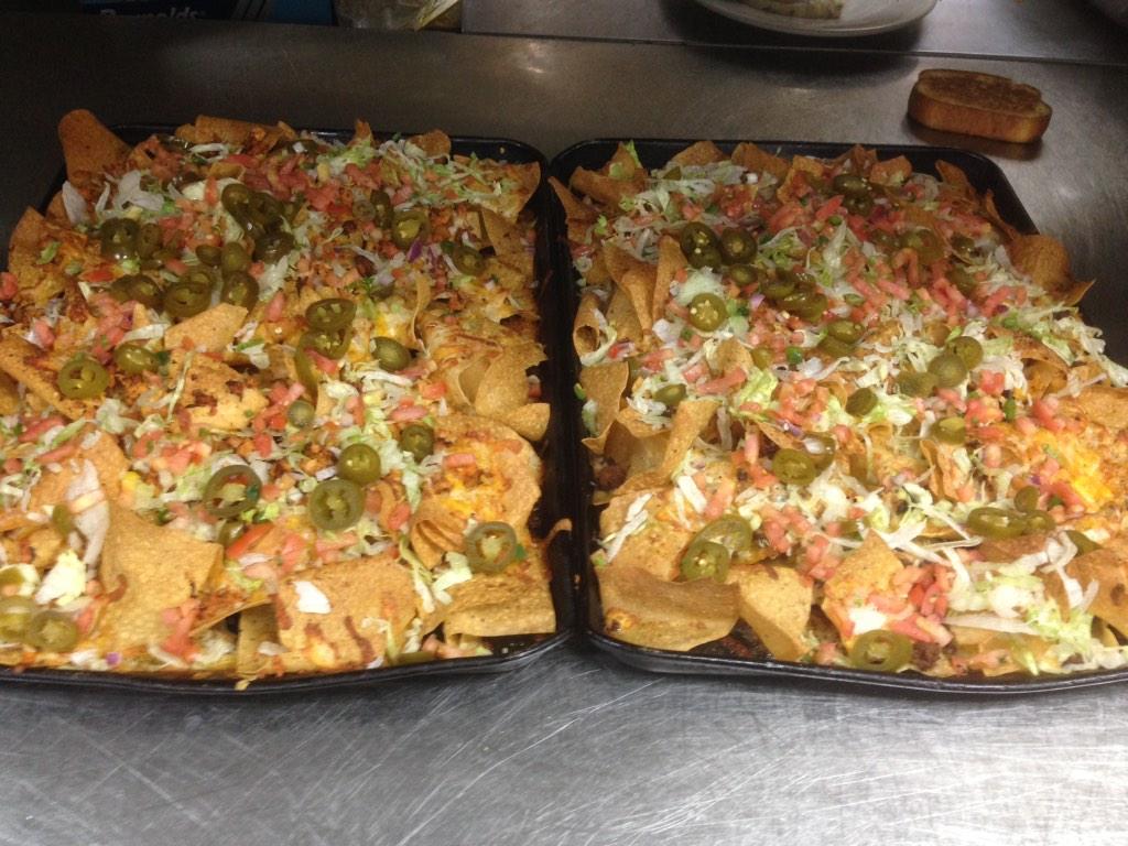 chilis678's tweet photo. Trash can Nachos!!! #nomnom #chilis http://t.co/n8UCPJnO1a