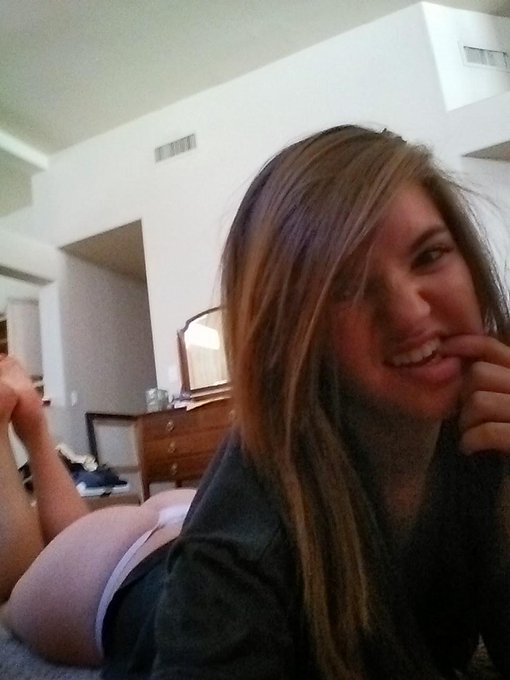 booty idk #selfie http://t.co/SLAiNltkpz<a href="/tag/selfie"class="tags">#selfie</a>