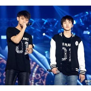 dailyexoshop's tweet photo. our new preorder! EXO PLANET CREW T-SHIRT Rp75.000 yuk order langsung ke line kami: baekgogi ^^ http://t.co/K0JQQXr8Ic