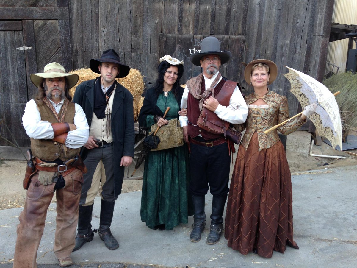 7x07 "ONCE UOPN A TIME IN THE WEST" post-ep bts pics & tweets B2sZHHlCMAAJjWp