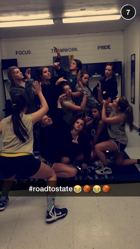 ElizabethBueche's tweet photo. #shootingForHighGoals #DribblingStraightToState #ShootingforThestars #ShootingForState πππ http://t.co/krTp9Ux2p2