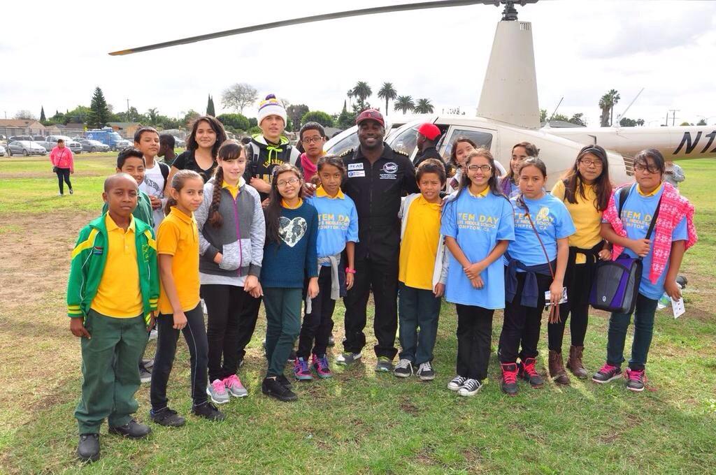 mrmicahali's tweet photo. TY @Captainirving 4 speaking 2 @DavisMSCUSD students about the importance of #STEM! http://t.co/C1CD7FptOF @nesto_92 http://t.co/evyJQVg6rB