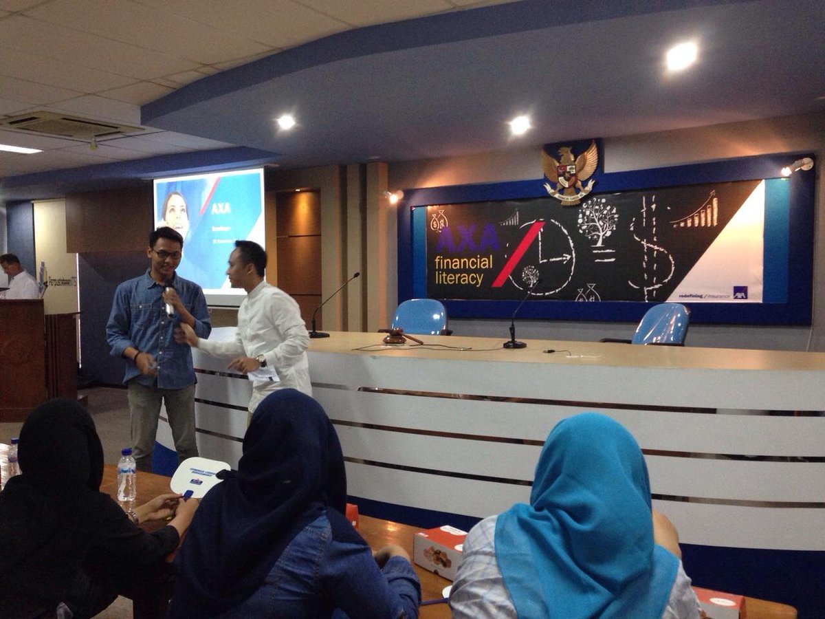 AXAIndonesia's tweet photo. Suasana sesi opening #AXADay di ITS Surabaya. Yuk, yg belum hadir, segera hadiri #AXADay! http://t.co/EwkKxkNQIR