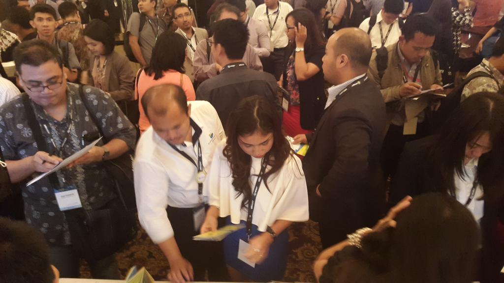 IndonesianCloud's tweet photo. Crowd at #indonesiancloud #IDCloud booth at #VSSID 2014 @VMwareEvents @HotelMuliaJkt http://t.co/7UNAR8a8iA