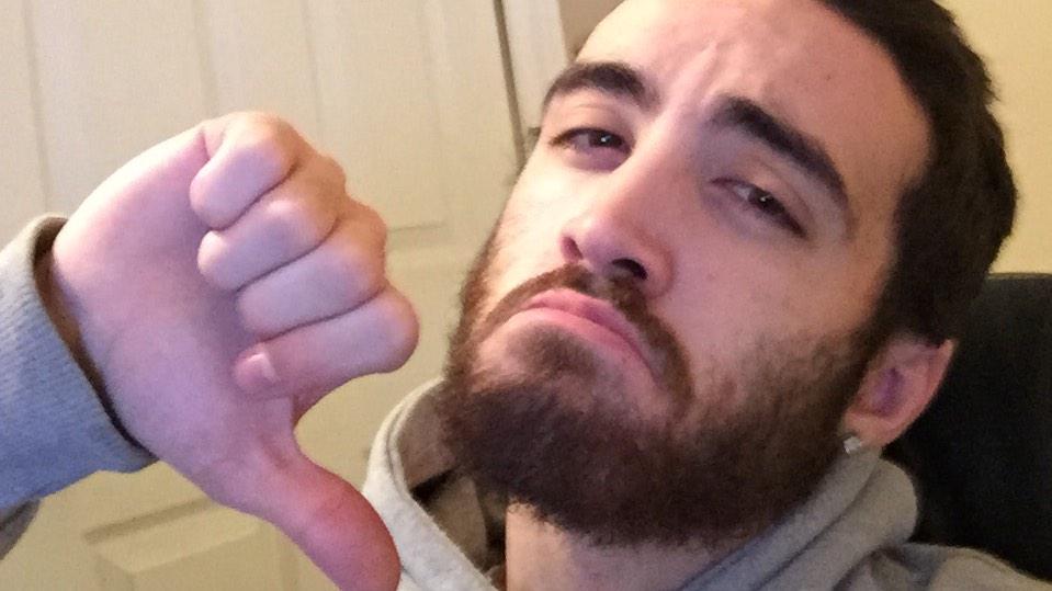 Agony's tweet image. Twitter has no chill right now :/