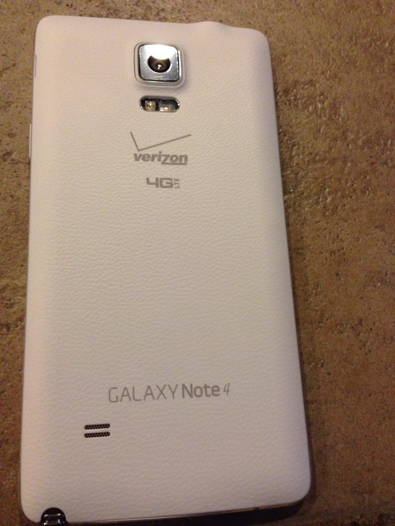 zakhoss7's tweet photo. Dat note 4 life! #iphonesuck http://t.co/dDvFGevfSe