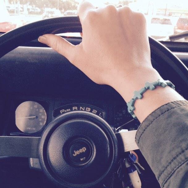 ellipsis_72's tweet photo. Tall people feel my pain #coldwrists #neverquitelongenough http://t.co/bywL5UXZKD