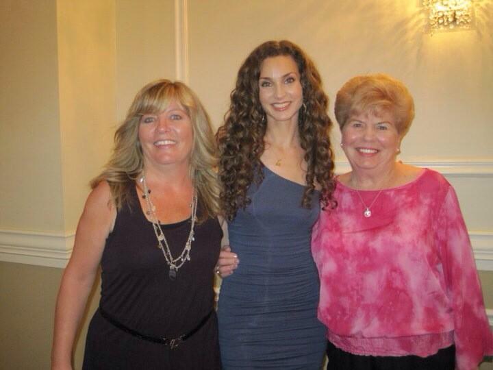 HayesDanni's tweet photo. @alicia_minshew hi Mom turns 80! surprise party plànned. could u send a bday card as a surprise? She ❤️u! Let me know http://t.co/Kf6HGjLg5J