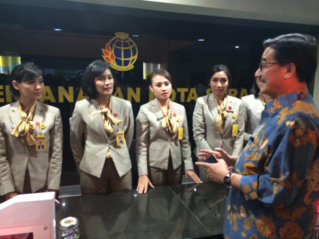 putrisartono's tweet photo. Kunjungan Menteri @atr_bpn , @ferrymbaldan ke Kantah Surabaya I 

(Pengecekan pelayanan, all the best for Indonesia😘) http://t.co/ItBm1VL9EI