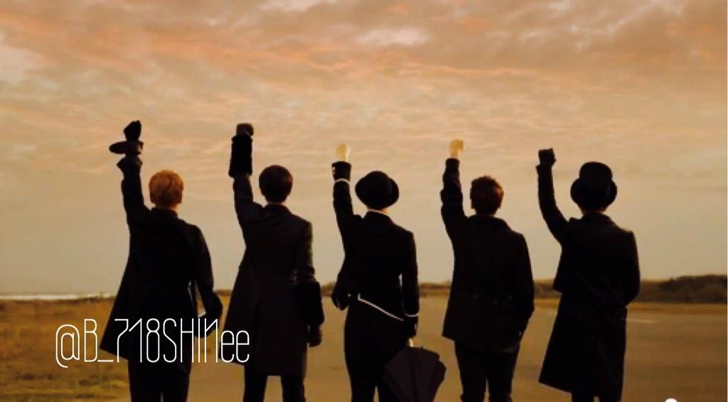 B_718SHINee's tweet photo. ＊
瞳の奥に 隠していた ほら同じ 
涙の海 僕に見せていい

 /  1000年、ずっとそばにいて・・・

 http://t.co/avyRFHaWWA