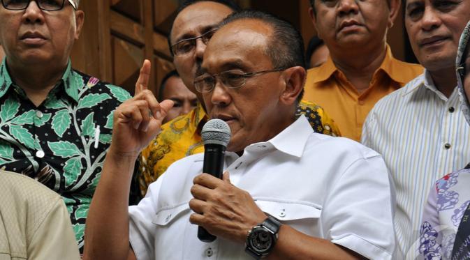 liputan6dotcom's tweet photo. Ical: Saya Diminta Dua Pertiga Kader Golkar Jadi Ketum Lagi http://t.co/muhVotyQjm http://t.co/kEWVFLrckM