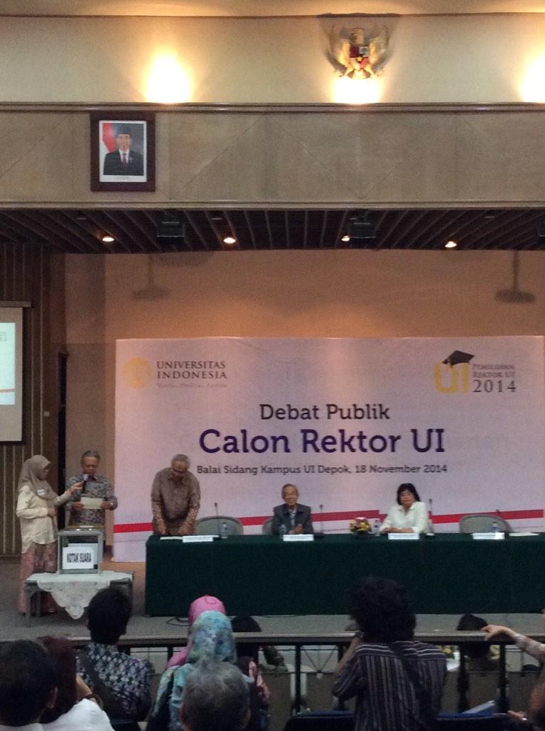 Proses pemungutan suara o/anggota MWA selesai. Saat ini akan dilakukan penghitungan suara o/ Ketua MWA UI. #pilrekUI