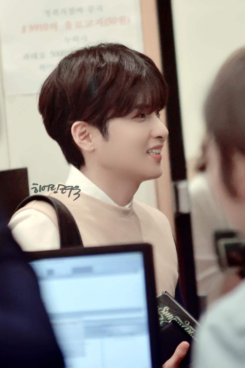 HearingRW's tweet photo. 140825 Kiss the radio - [3P] -> http://t.co/TaQYuYB41i http://t.co/vG7EhJXwiw