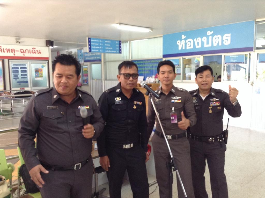 tuykeay's tweet photo. มอบความสุขให้กับประชาชน ข้าราชการ เจ้าหน้าที่ รพ.วัฒนานคร รอยยิ้มเล็กๆของท่านคือความสุขที่ยิ่งใหญ่จากใจของพวกเราครับ http://t.co/OJTfCqIzjl