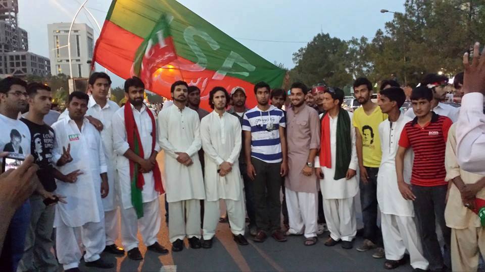 shahbazrajapti's tweet photo. With @HniaziISF @Waqas_iftkhar @HammadAwanPTI at blue area in isf rally. We will have huge rally on 30 nov IA. http://t.co/zXJfQBkw1A