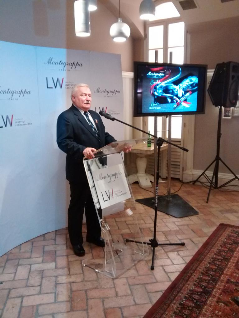 InstytutLW's tweet photo. Premiera pióra Lech Wałęsa Excellentia firmy Montegrappa w Restauracji Chianti w Warszawie. http://t.co/nndMUmVjV1
