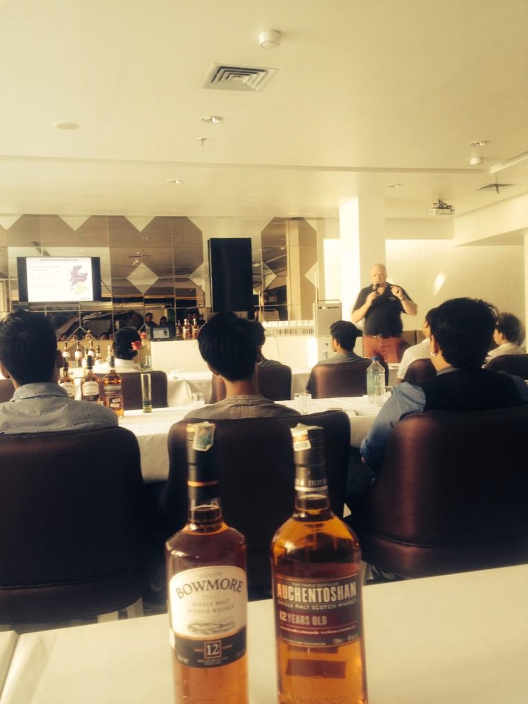 SingleMaltBali's tweet photo. Great #Whisky class with @gdundas Brand Ambassador of #MorrisonBowmore #Distillers Ltd http://t.co/RNynoPtiFg