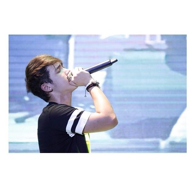 CYPER92x's tweet photo. JUST FEEL IT BABY ✌️ #TBPIC #INSIDETOOUTSIDE #PERFORM #MOMENT #GLJ #STYLE #FLOWTHESHOW (IG : kangsomks) http://t.co/b1qTpABDPT