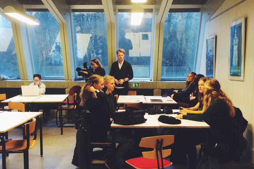 StudyQuiz's tweet photo. På besøg hos Skanderborg Gymnasie med @TV2OJ #skolechat #ivaerksaetteri http://t.co/n35Odaqr3u