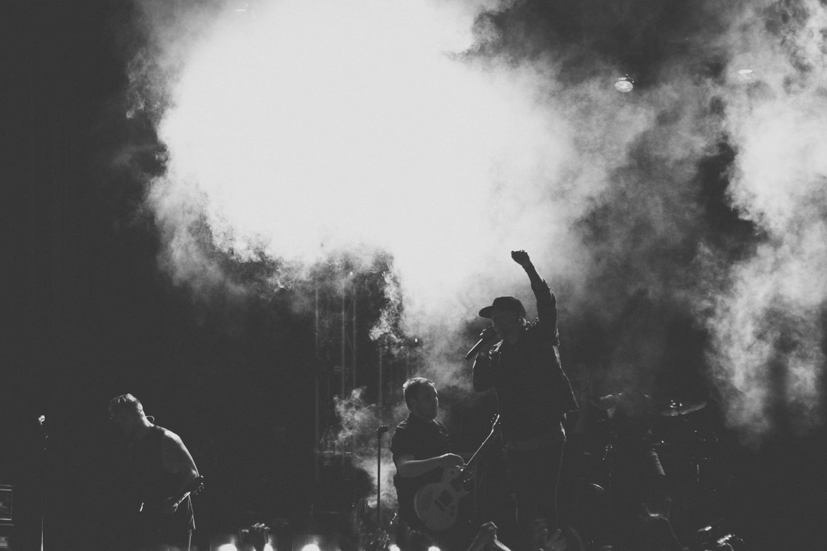 Vadnais_Curtis's tweet photo. @MemphisMayFire closes out their set with a bang at @RegencyBallroom in SF! #YCMMF π·: http://t.co/Kz2ALv6GaB http://t.co/zqtxRNNZtP