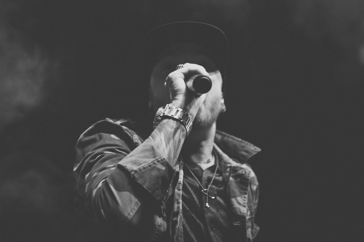 Vadnais_Curtis's tweet photo. @MattyMullins of @MemphisMayFire at @RegencyBallroom in SF! #YCMMF π·: http://t.co/Kz2ALv6GaB http://t.co/l0aoZMIRme