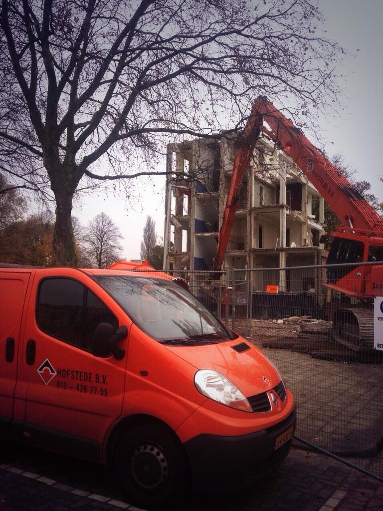 HofstedeBV's tweet photo. De laatste loodjes bij het #sloopproject in Overschie. http://t.co/8srryshkfZ