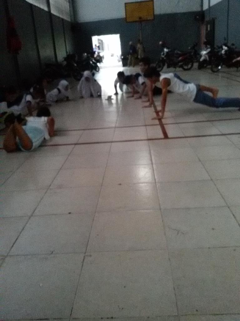 pasma5's tweet photo. Latihan fisik rutin. Ayo semangaaat! http://t.co/tSWSMGinJj