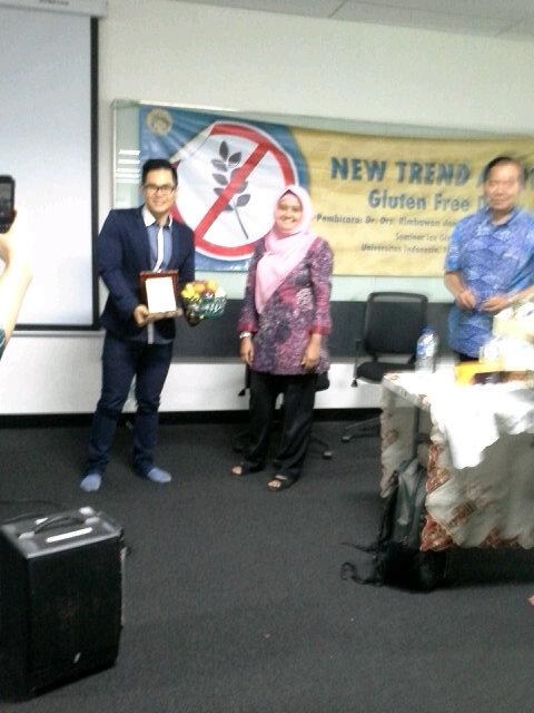 GlutenFreeUI's tweet image. Terimakasih juga untuk Mas @jansen_ongko yang telah bersedia menjadi pembicara dalam seminar Gluten Free Diet :)