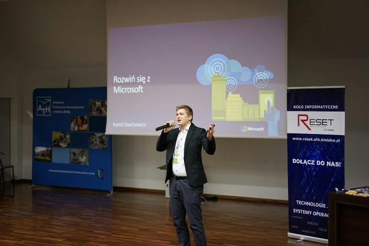 cs3b's tweet photo. #itadbb @resetath @kstachowicz na scenie :-) http://t.co/OXmGI6yReT