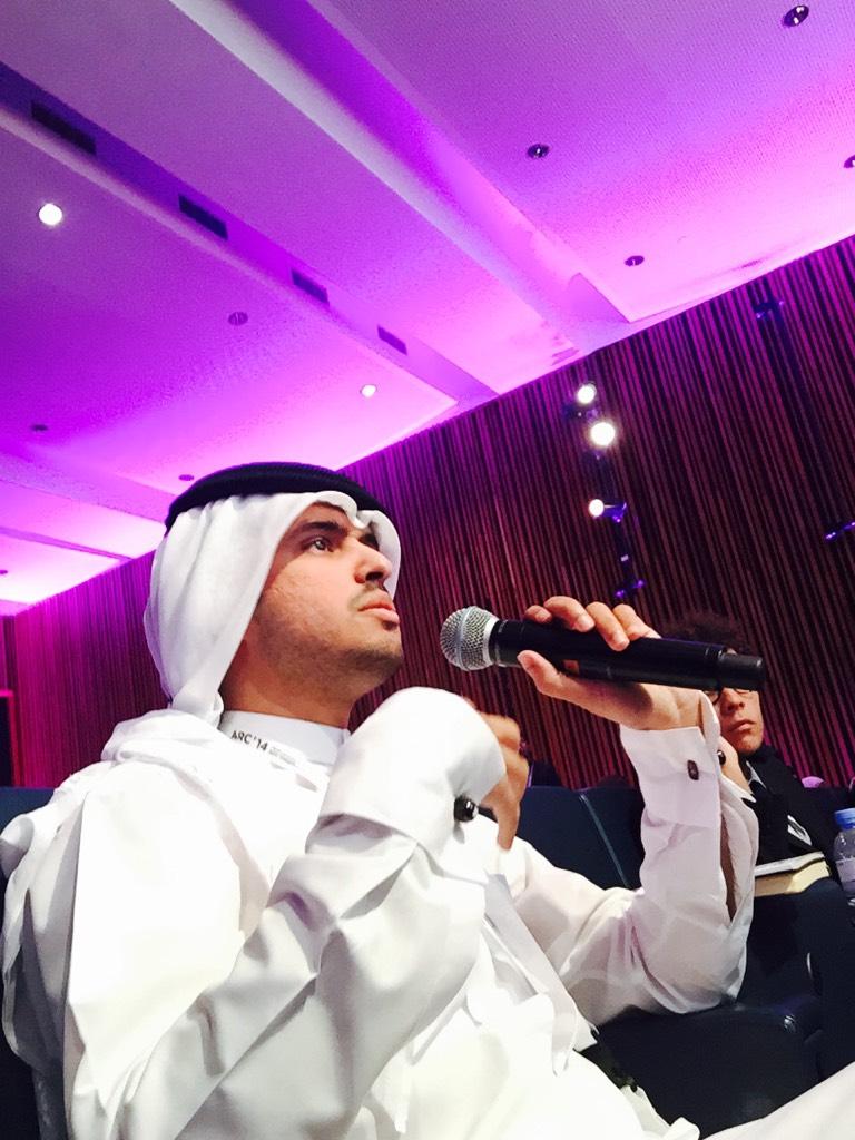 Hayat's tweet photo. تحمّس هابس. 👏👏🔨🔨
وسأل:
كيف لنا أن نحل قضايا الشباب العربي ونحن نتحاور بلغة غير لغتهم؟
@HabesHowail
#ARC2014 #ARC14 http://t.co/sssAGR70BD