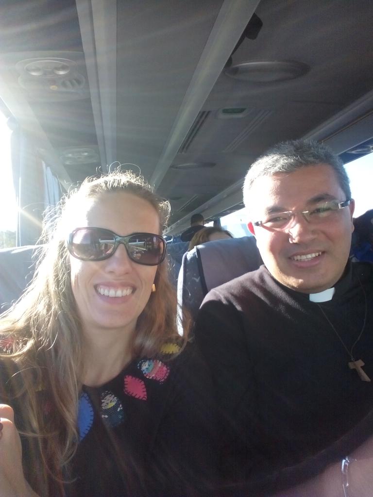 LeticiaSauthier's tweet photo. A caminho de Lanciano com @perogerluis  coração na expectativa. Milagre eucarístico!  #graçadeDeus
@DeusProvera http://t.co/hGxELD0u10