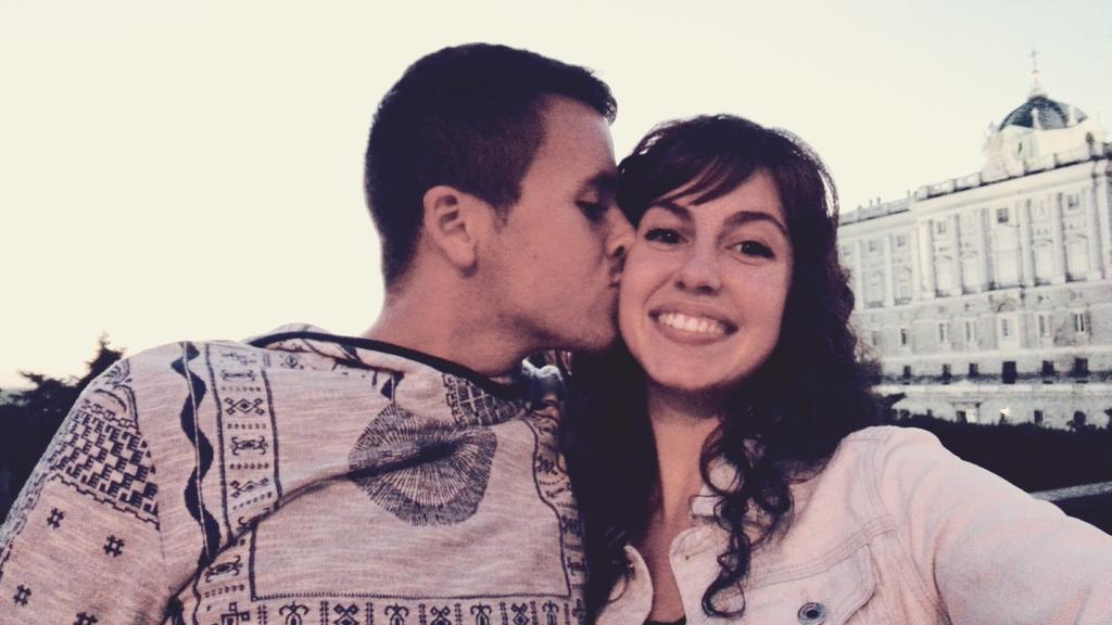 anuskiii15's tweet photo. Feliz día!! @chemariboalo #18 http://t.co/MucRc5Ubnu