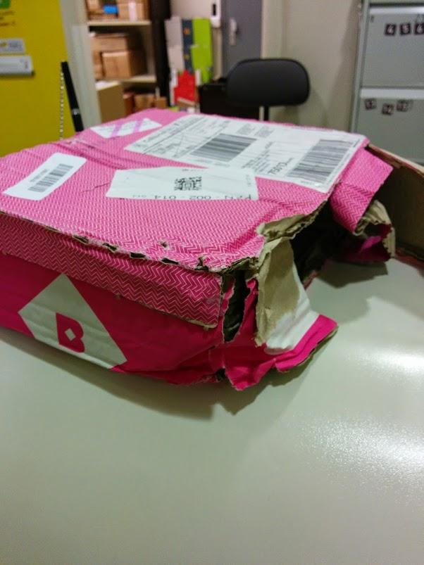 Consopascontent's tweet image. Bravo @birchbox colis bien en retard et colis qui a eu bien mal c'est fini je renonce !