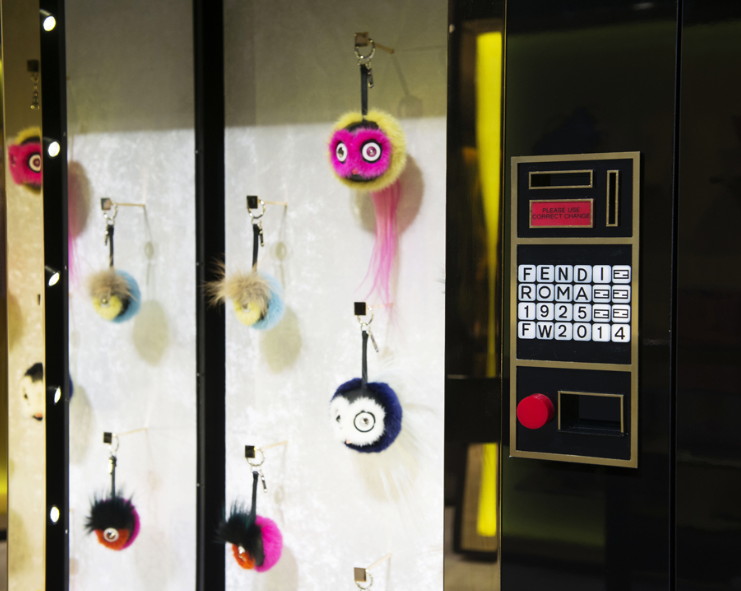 FENDI_JAPAN's tweet photo. 「FENDI Fun」イベントは本日まで!是非お見逃しなく。
そして12月3日(水)からは大阪へ。阪急うめだ本店=1階コトコトステージ11にて開催いたします。 #FendiFun http://t.co/cuLUbn8NHR